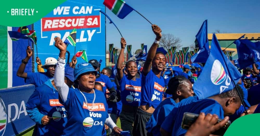 The Democratic Alliance's demands in the departments it could govern caused a debate