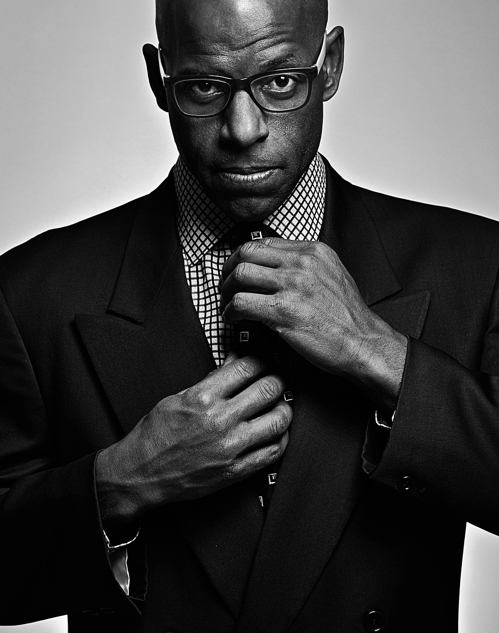 Tender tycoon says he gave former South African Police Minister R500,000 in cash